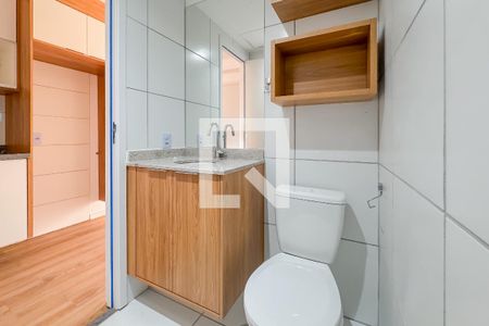 Banheiro de kitnet/studio para alugar com 1 quarto, 24m² em Liberdade, São Paulo