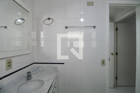 Banheiro da Suíte de apartamento para alugar com 2 quartos, 80m² em Centro, Guarujá