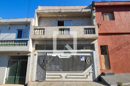 Fachada de casa à venda com 3 quartos, 200m² em Vila Tolstoi, São Paulo
