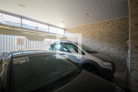 Garagem de casa à venda com 3 quartos, 200m² em Vila Tolstoi, São Paulo