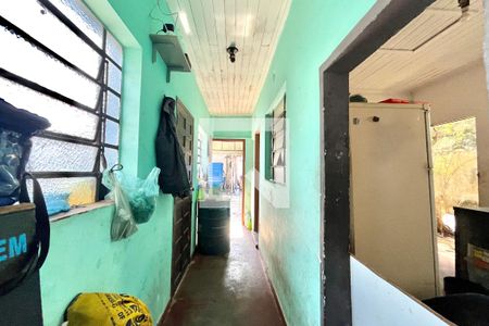 Corredor de casa à venda com 2 quartos, 280m² em Jardim Itacolomi, São Paulo