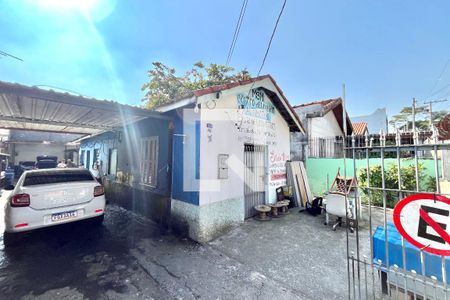 Área externa de casa à venda com 2 quartos, 280m² em Jardim Itacolomi, São Paulo