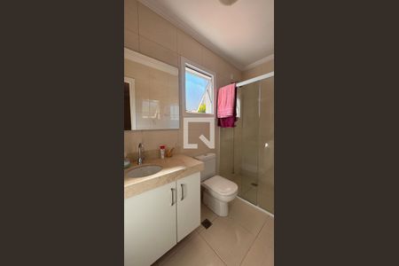 Banheiro da Suíte de casa de condomínio à venda com 3 quartos, 132m² em Jardim Nova Europa, Campinas