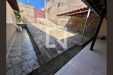 Garagem de casa à venda com 6 quartos, 180m² em Tupi, Belo Horizonte
