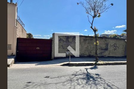 Fachada de casa à venda com 6 quartos, 180m² em Tupi, Belo Horizonte