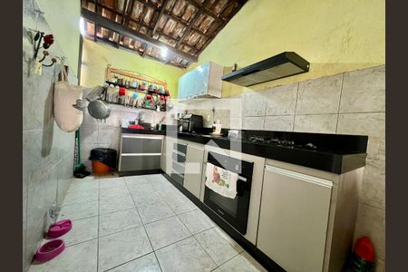 Cozinha 2 de casa à venda com 6 quartos, 180m² em Tupi, Belo Horizonte
