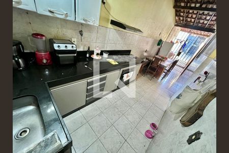 Cozinha 2 de casa à venda com 6 quartos, 180m² em Tupi, Belo Horizonte