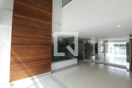 Hall de entrada de apartamento para alugar com 3 quartos, 180m² em Osvaldo Rezende, Uberlândia