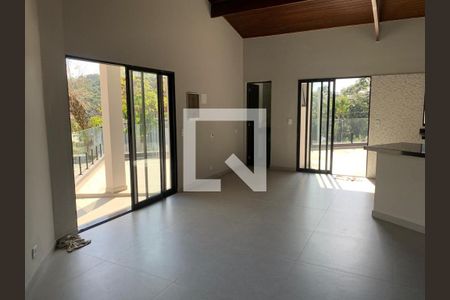 Sala de casa de condomínio para alugar com 3 quartos, 380m² em Aruã, São Paulo