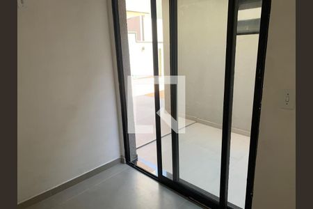 Escritório de casa de condomínio para alugar com 3 quartos, 380m² em Aruã, São Paulo