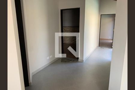 Corredor de casa de condomínio para alugar com 3 quartos, 380m² em Aruã, São Paulo