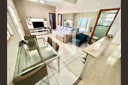 Sala de casa à venda com 3 quartos, 218m² em Goiânia, Belo Horizonte