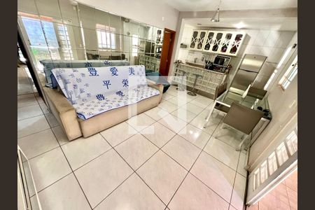 Sala de casa à venda com 3 quartos, 218m² em Goiânia, Belo Horizonte