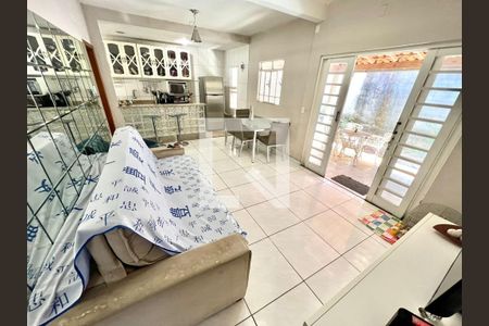 Sala de casa à venda com 3 quartos, 218m² em Goiânia, Belo Horizonte