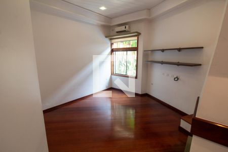 Sala da Lareira de casa à venda com 4 quartos, 447m² em Granja Julieta, São Paulo