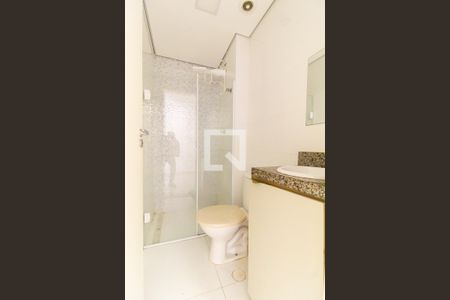 Banheiro de apartamento à venda com 2 quartos, 47m² em Vila Carmosina, São Paulo