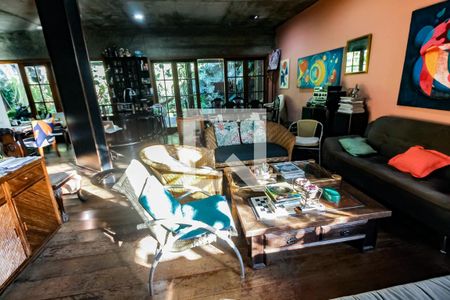 Sala 1 de casa à venda com 3 quartos, 239m² em Vila Inah, São Paulo