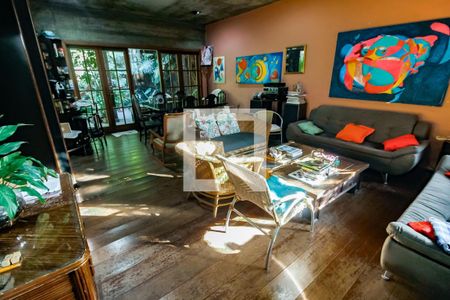 Sala 1 de casa à venda com 3 quartos, 239m² em Vila Inah, São Paulo