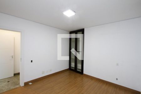 Sala de TV de casa à venda com 5 quartos, 540m² em São Bento, Belo Horizonte