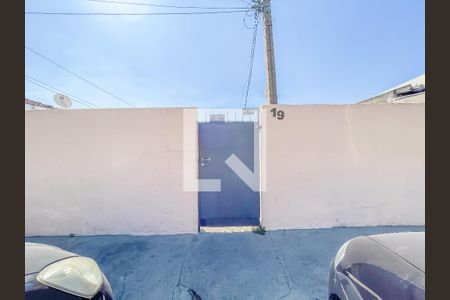 Fachada de casa para alugar com 1 quarto, 58m² em Vila Yara, Osasco