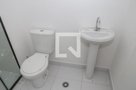 Banheiro da Suíte de apartamento para alugar com 1 quarto, 27m² em Parque Industrial Tomas Edson, São Paulo