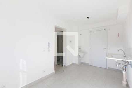 Sala/Cozinha de apartamento à venda com 2 quartos, 32m² em Vila Carmosina, São Paulo