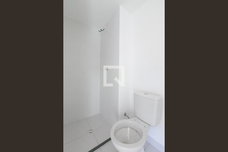 Banheiro de apartamento para alugar com 2 quartos, 32m² em Vila Carmosina, São Paulo
