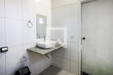 Banheiro de kitnet/studio para alugar com 1 quarto, 20m² em Liberdade, Belo Horizonte