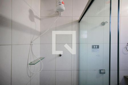 Banheiro de kitnet/studio para alugar com 1 quarto, 20m² em Liberdade, Belo Horizonte