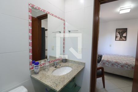 Banheiro Suíte 1 de apartamento para alugar com 3 quartos, 150m² em Vila Luis Antonio, Guarujá