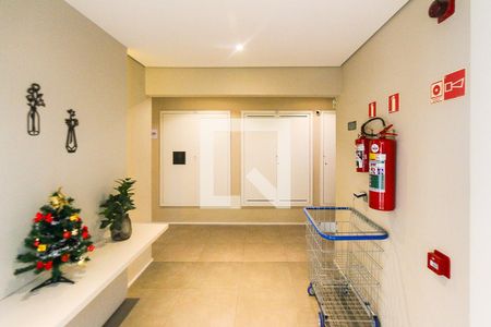 Hall de apartamento para alugar com 2 quartos, 32m² em Vila Ema, São Paulo