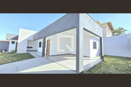 Fachada de casa à venda com 3 quartos, 158m² em Lundcéia, Lagoa Santa