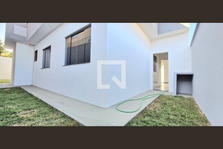 Quintal de casa à venda com 3 quartos, 158m² em Lundcéia, Lagoa Santa