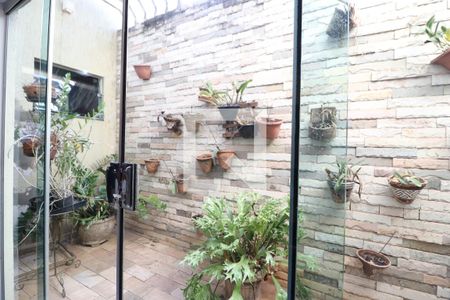 Jardim de Inverno de casa para alugar com 3 quartos, 301m² em Jardim Karaíba, Uberlândia