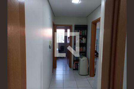 Corredor de apartamento para alugar com 4 quartos, 140m² em Santa Mônica, Uberlândia