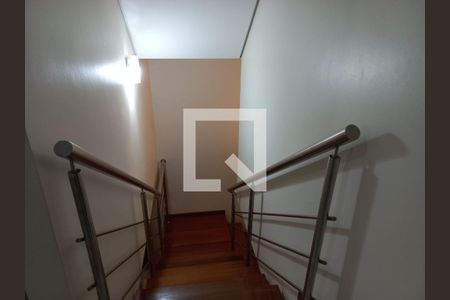 Escada de apartamento para alugar com 4 quartos, 140m² em Santa Mônica, Uberlândia