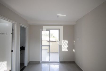 Sala / Cozinha de apartamento para alugar com 1 quarto, 24m² em Vila Nair, São Paulo