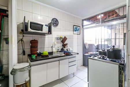 Cozinha de casa para alugar com 2 quartos, 120m² em Jardim Ester Yolanda, São Paulo