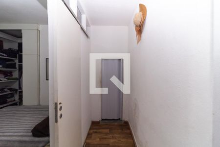 Corredor de casa à venda com 2 quartos, 60m² em Vila Fatima, São Paulo