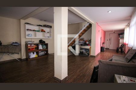 Sala (inferior) de casa à venda com 3 quartos, 150m² em Vila Nova York, São Paulo