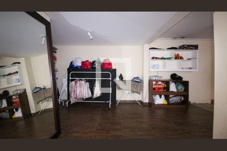 Sala (inferior) de casa à venda com 3 quartos, 150m² em Vila Nova York, São Paulo