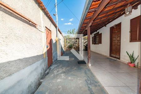 Garagem de casa à venda com 3 quartos, 250m² em Nova Cintra, Belo Horizonte