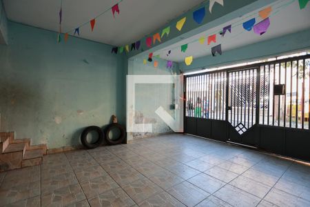 Garagem de casa para alugar com 5 quartos, 280m² em Vila Amalia (zona Norte), São Paulo