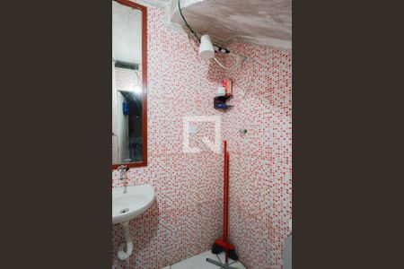 Banheiro de serviço de casa para alugar com 5 quartos, 280m² em Vila Amalia (zona Norte), São Paulo