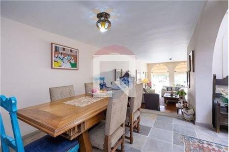 Casa à venda com 4 quartos, 270m² em Vila Sonia, São Paulo