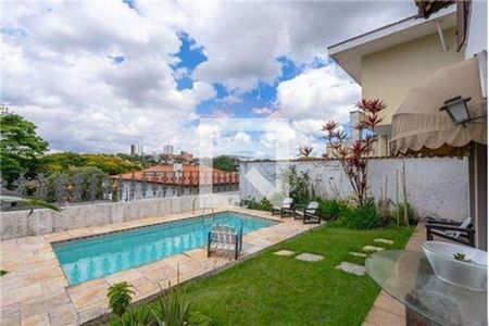 Casa à venda com 4 quartos, 270m² em Vila Sonia, São Paulo