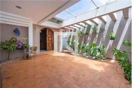 Casa à venda com 4 quartos, 270m² em Vila Sonia, São Paulo