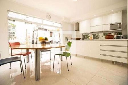 Casa à venda com 3 quartos, 234m² em Jardim da Gloria, São Paulo