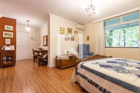 Casa à venda com 3 quartos, 374m² em Jardim Leonor, São Paulo