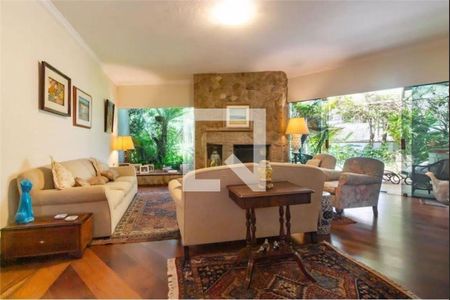 Casa à venda com 3 quartos, 374m² em Jardim Leonor, São Paulo